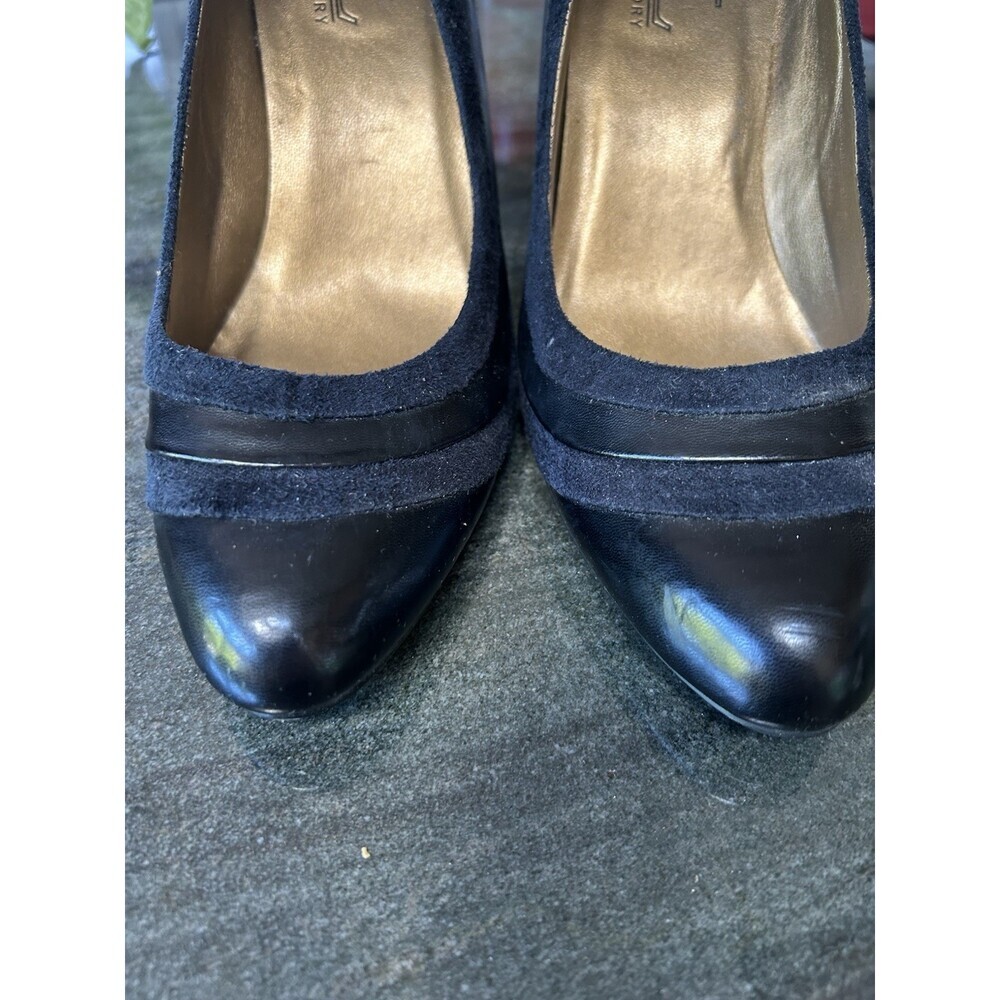 CL Laundry Sz 7 1/2 Heels Black W/ Navy Trim Nice Quality Shoes 3 1/2 “ Heel
